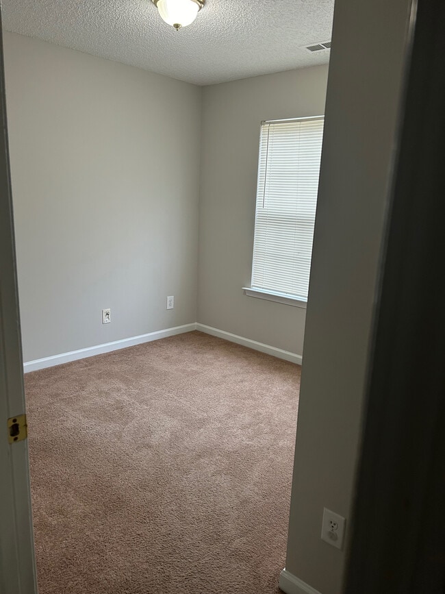 Building Photo - Room in House on Bells Knox Rd