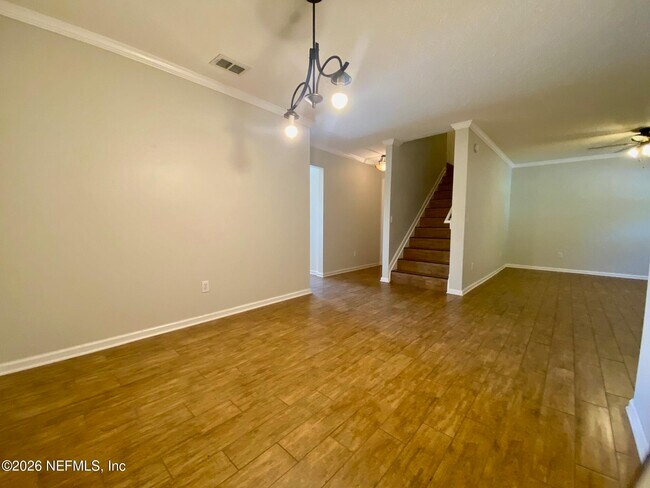 Building Photo - 1530 Vineland Cir