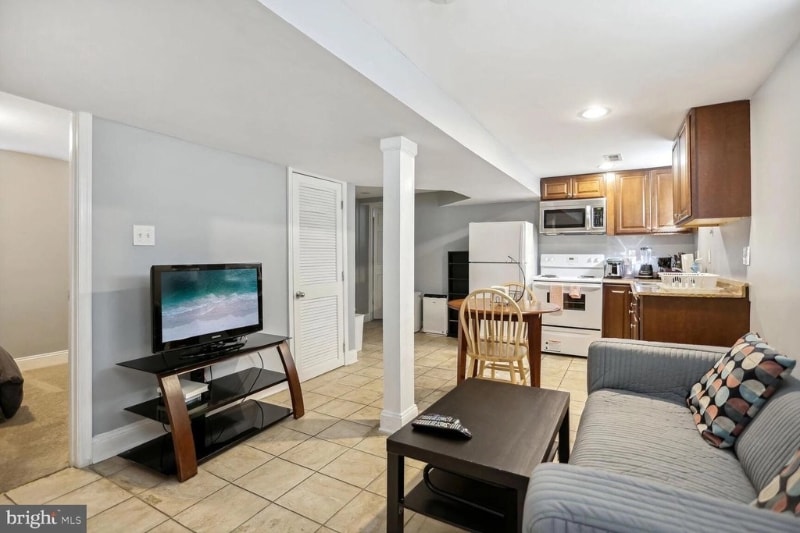 Building Photo - 844 Sligo Ave