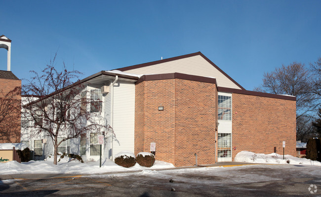 Building Photo - Lakeshore Estates