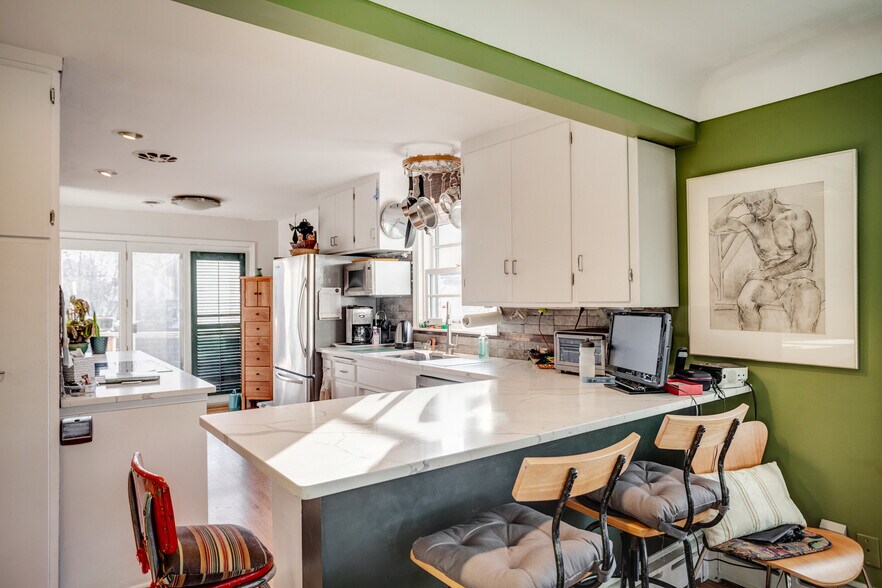 Building Photo - 111 W Minnehaha Pky