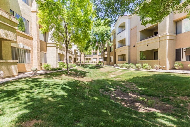 Building Photo - Condo in Union Hills