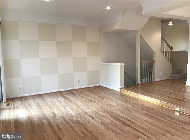 Building Photo - 7507 Lamoyne Ct