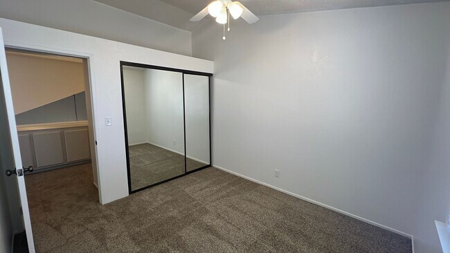 Building Photo - West Palmdale Home
