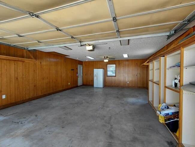 Building Photo - Single Family Home!