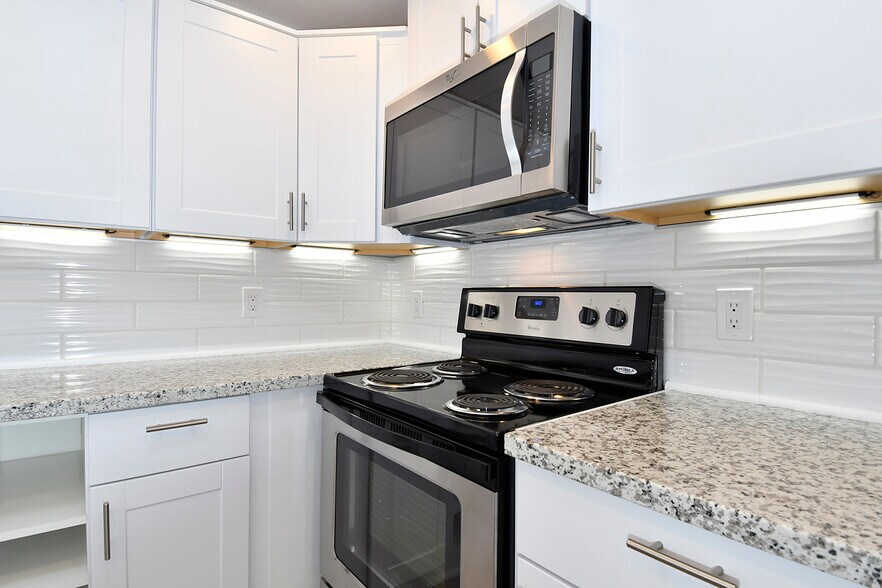 Building Photo - 6 SE 136th Ave