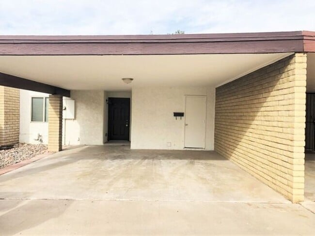Primary Photo - Remodeled 2 bedroom / 2 Full Bath
