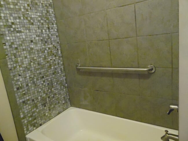 Building Photo - 706 W Maxwell St