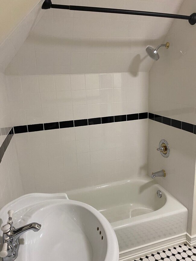 Building Photo - 192 Sheridan