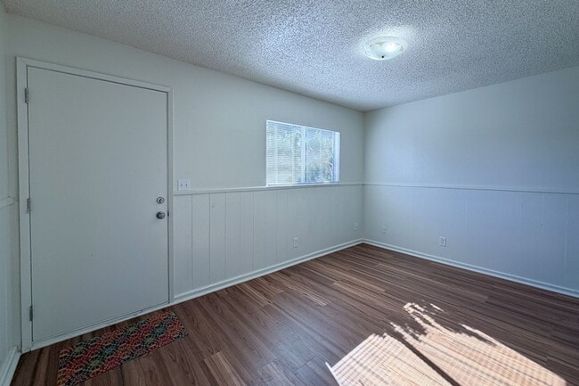 Building Photo - 424 Ponoma St