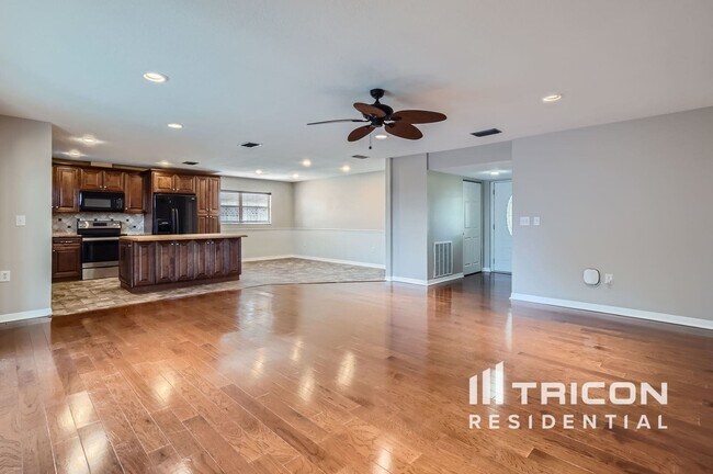 Building Photo - 2062 Southpointe Dr