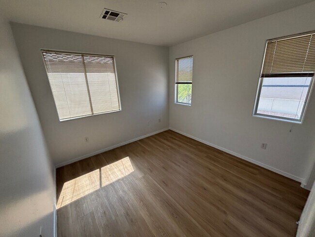 Building Photo - Charming 3-Bedroom Home with Modern Comfor...