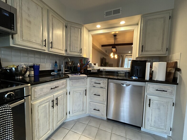 Building Photo - 6 Beals Cove Rd