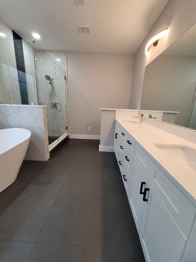 Building Photo - 516 June Bug Ct