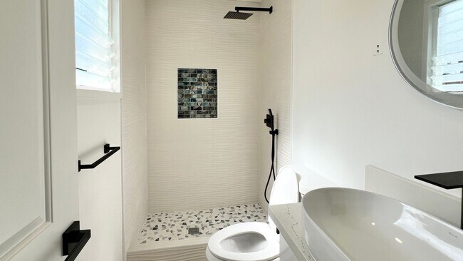 Building Photo - BEAUTIFULLY REMODELED 1 BEDROOM 1 BATH UNIT IN KANEOHE!