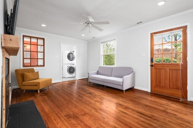 Building Photo - *Application Pending* Charming Cottage in Northgate Park - A Gem in the Heart of Durham!