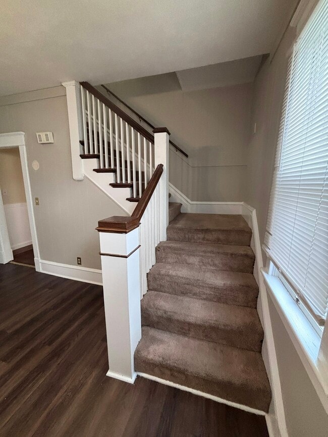 Building Photo - 363 N Maple Ave