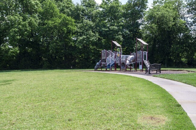 Building Photo - Luxurious 5 Bedroom, 3 Bathroom Home in Mc...