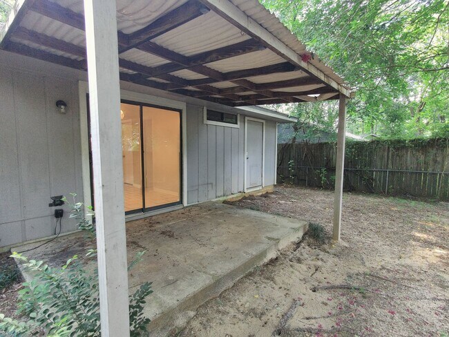 Building Photo - 2 BR / 2 BA Single Family Home