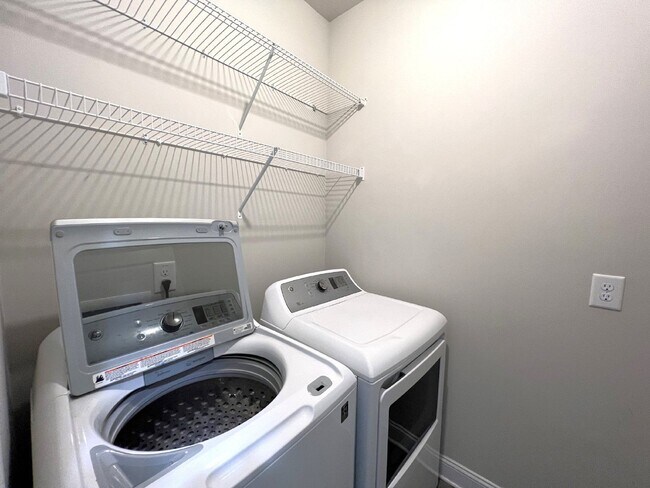 Building Photo - 4353 Parkside Pl