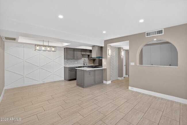 Building Photo - 7557 N Dreamy Draw Dr