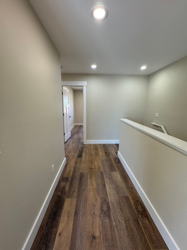 Building Photo - New ADU style apartment  in NE Bend