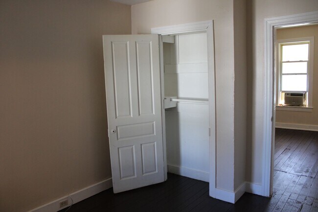 Building Photo - 2-Bedroom Second-Floor Apartment