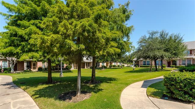 Building Photo - 2747 Hyde Park Dr