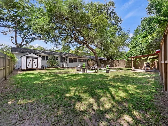Building Photo - 1431 Glencoe Dr