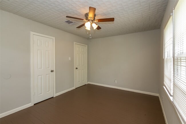 Building Photo - 4710 El Paso Ave