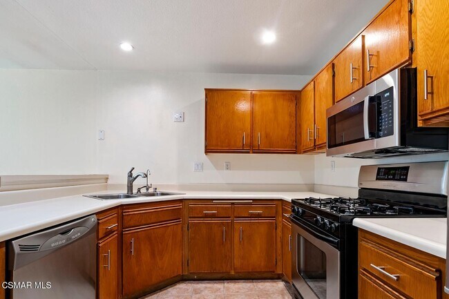Building Photo - 959 Via Colinas