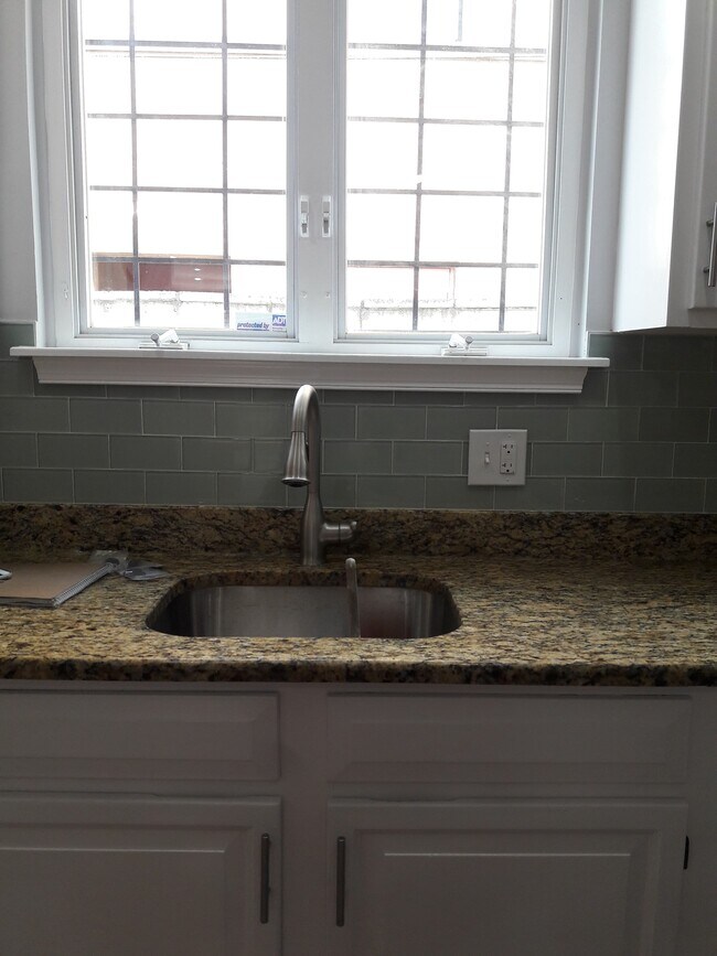 Building Photo - 2413 S Rosewood St