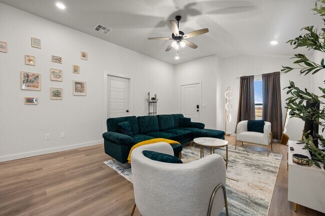 Building Photo - Modern 3BR Retreat Near TTU | Stylish Fully Furnished Home with Spacious Backyard