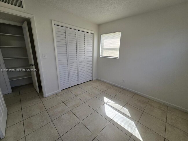 Building Photo - 401 SW 13th Pl