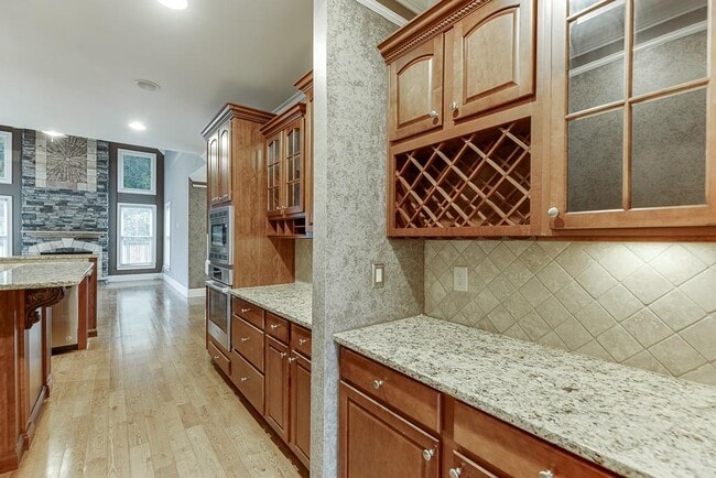 Building Photo - 940 Chateau Forest Rd