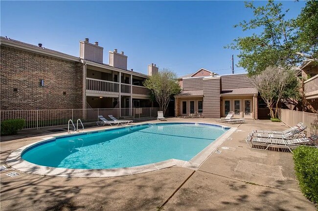 Building Photo - 5142 Amesbury Dr