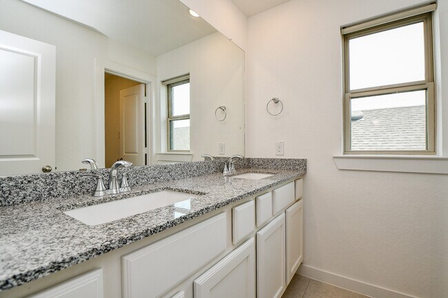 Building Photo - 943 Malibu Shr Ln