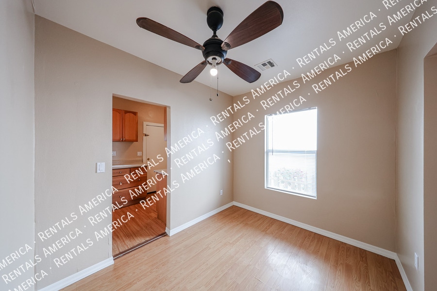 Building Photo - 713 N 9th St