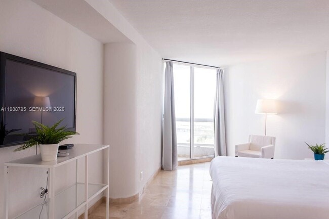 Building Photo - 1717 N Bayshore Dr