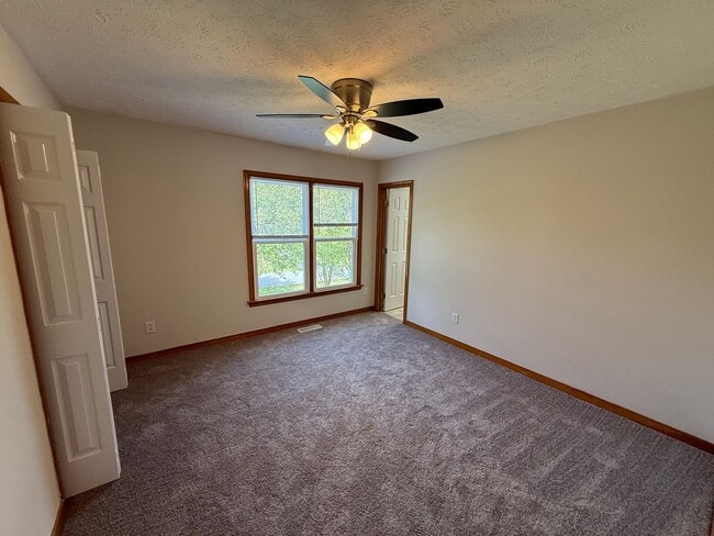 Building Photo - 6311 Midnight Dr