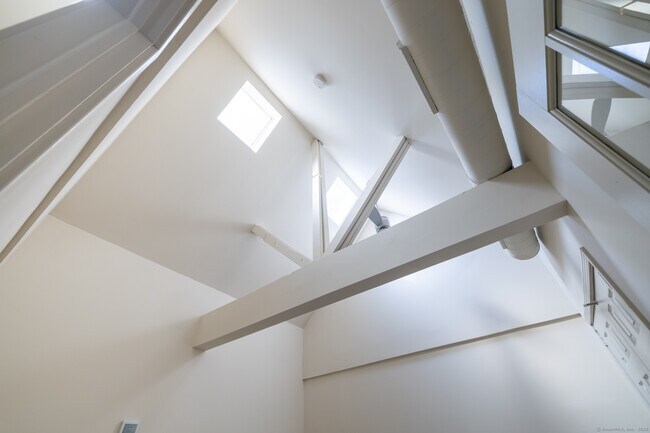 Building Photo - 206 Montoya Dr