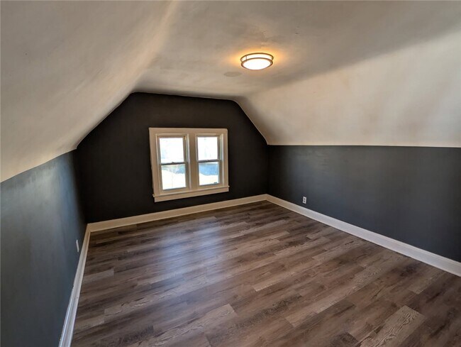 Building Photo - 105 Ontario St