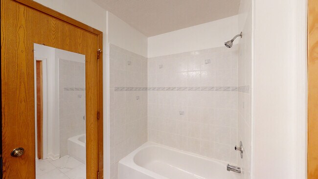 Building Photo - 468 Minnesota Cir