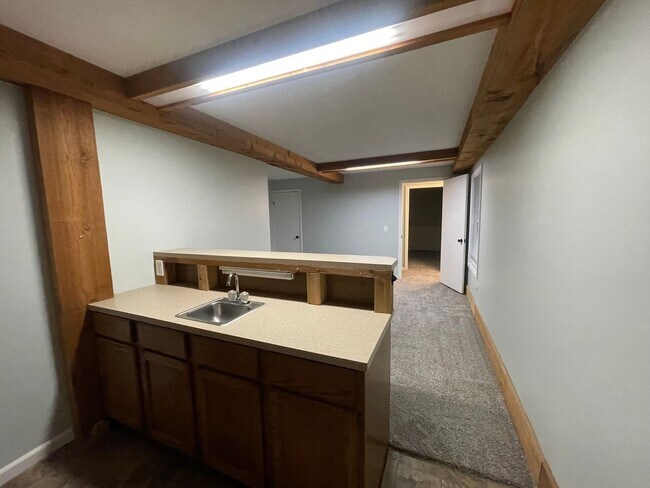 Building Photo - 6770-6772 Pleasantview St NE