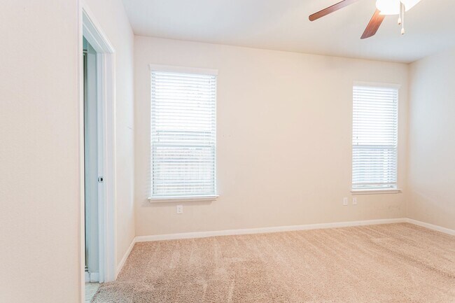 Building Photo - 605 Allenscreek Way-