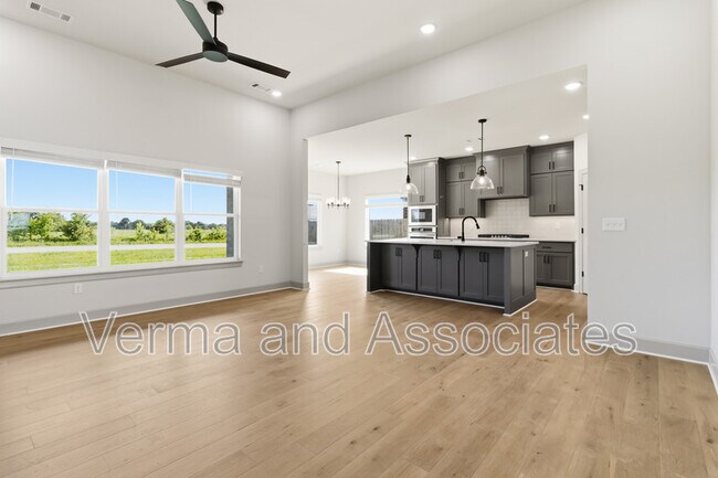 Building Photo - 970 Trestle Ln