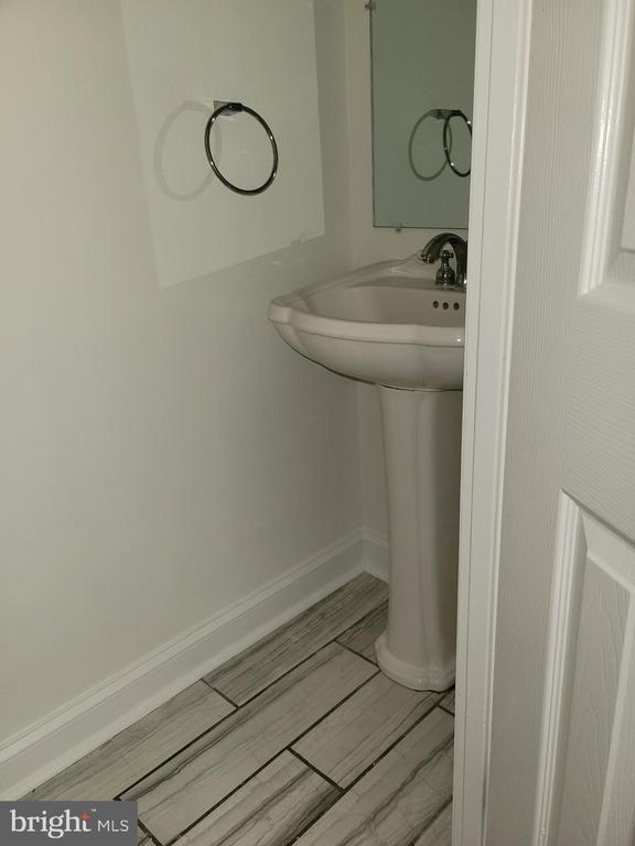Building Photo - 284 Oakwood Village Ct