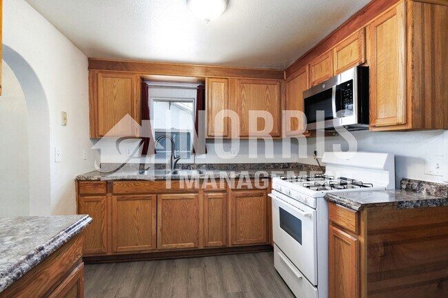 Building Photo - NO HOA Home in a Great Location