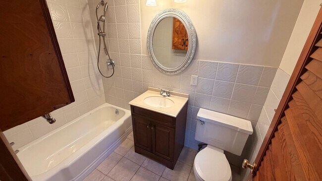 Building Photo - AVAILABLE NOW!