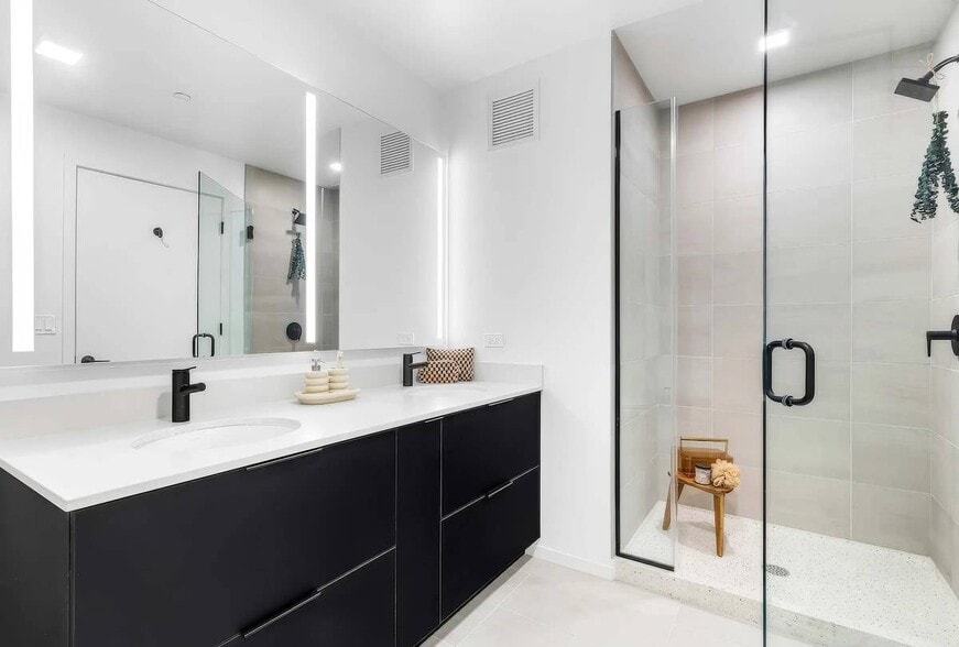 Building Photo - 245 N Elizabeth St